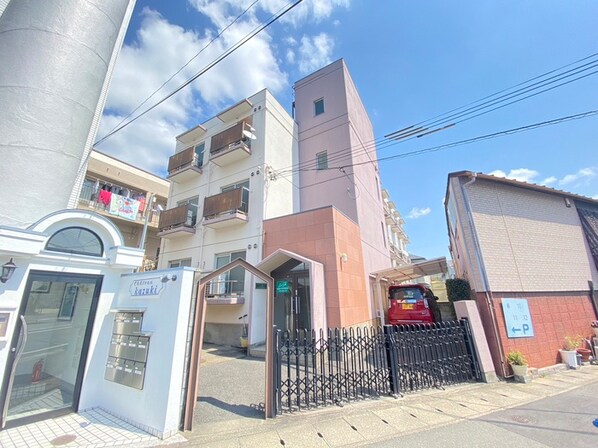 岡本マンションの物件外観写真